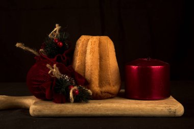 Siyah arka planda İtalyan Noel İkramı