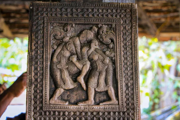 Berömda Antika Träsniderier Vid Embekke Temple Nära Kandy Srilanka 700 — Stockfoto