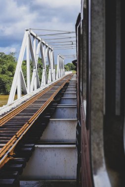 Colombo Kalesi Sri Lanka 'daki ana tren istasyonudur. Trenler her gün bu Colombo Kalesi tren istasyonundan Sri Lanka adasının her yerine gidiyor.