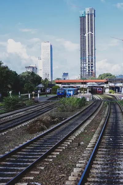 Colombo Kalesi Sri Lanka 'daki ana tren istasyonudur. Trenler her gün bu Colombo Kalesi tren istasyonundan Sri Lanka adasının her yerine gidiyor.