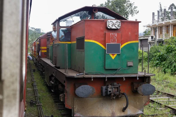 Старый Поезд Используемый Шри Ланке Лет Ожидание Прибытия Пассажиров — стоковое фото