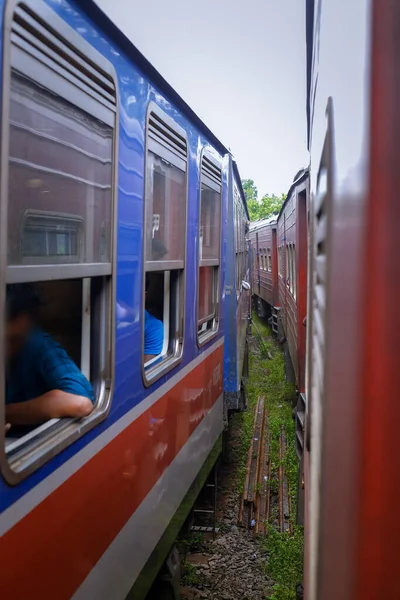 Eine Szene Der Alte Und Neue Züge Frontal Aufeinandertreffen — Stockfoto
