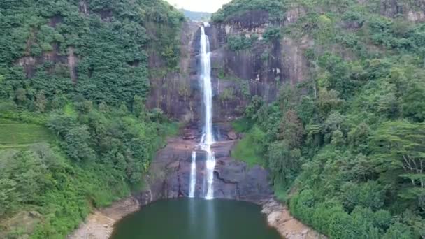 Вид Водопад Глубоком Лесу Возле Нувара Элия Шри Ланке — стоковое видео