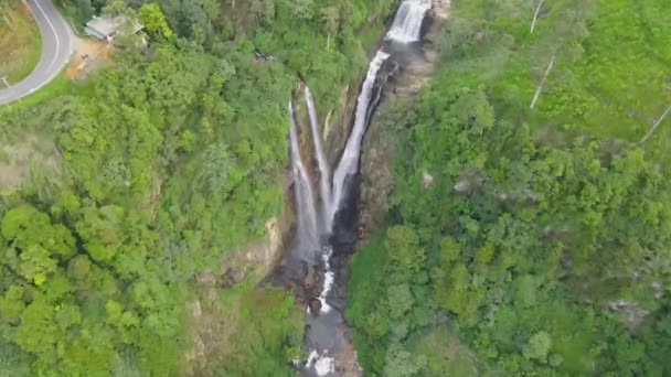Sri Lanka Nuwara Eliya Yakınlarındaki Derin Ormandaki Şelale Manzarası — Stok video