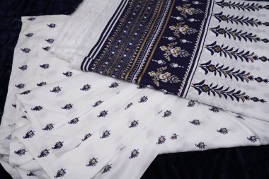 Onam, Pongal ve düğün için Hint sarisi koleksiyonu. Desenli Kumaş Desenli Madde.