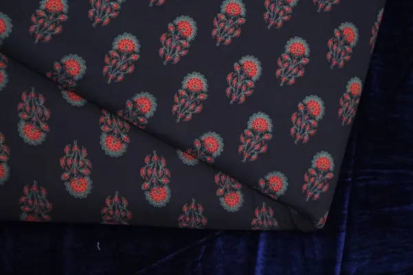 Onam, Pongal ve düğün için Hint sarisi koleksiyonu. Desenli Kumaş Desenli Madde.