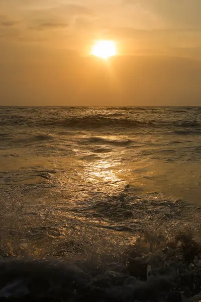 Colombo, Sri Lanka sahilinde gün doğumu.