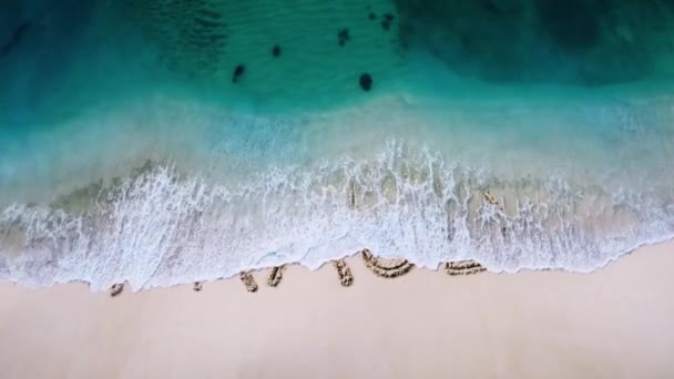 Fraud Safety Letter Written Beach Sand Deleted Wave Και Αποκαλύπτει — Αρχείο Βίντεο