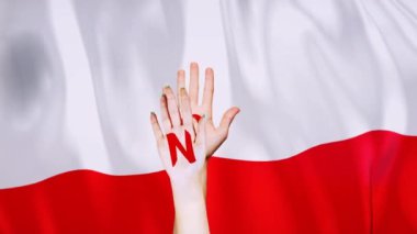 Polonya Ülke Bayrağı Polonya 'yı canlandırdı. Polonya gibi metin yazan hareketli bir bayrak.
