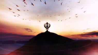 Dağ tepe arkaplanındaki Khanda her türlü haber veya bilgi sunumu için mükemmeldir. Arka planda zarif hareketler ve animasyonlarla şık ve temiz bir düzen var.