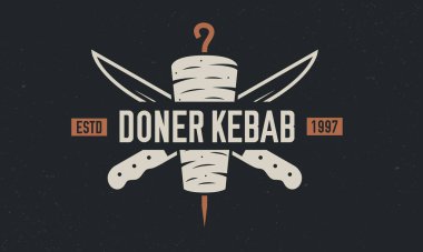 Doner Kebap, Shawarma logosu, poster. Siyah arka planda kebap bıçaklı Doner Kebabı. Vektör amblemi şablonu.