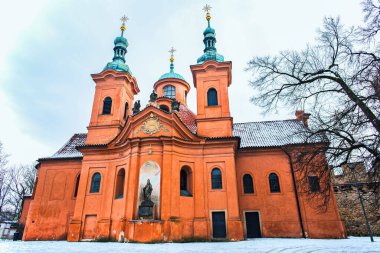 St. Lawrence Katedrali, Prag Kışları