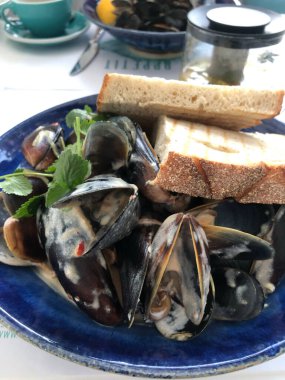 bir tabak lezzetli midye