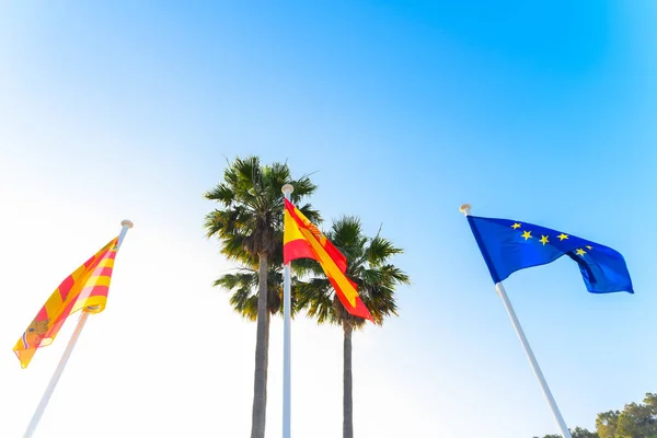 Bandeiras Espanha Ibiza Acenando Suavemente Vento Praia Cala San Vicente — Fotografia de Stock