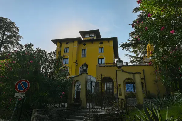 Villa Maria Callas Sirmione Itália Setembro 2023 Imagem Editorial Villa Imagens De Bancos De Imagens