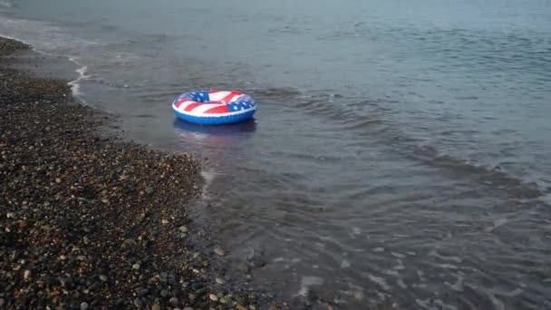 Life Buoy Colors American Flag Floats Waves — Stock Video