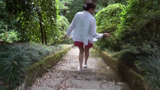 Beautiful Woman Descends Stairs Botanical Garden — Stock Video