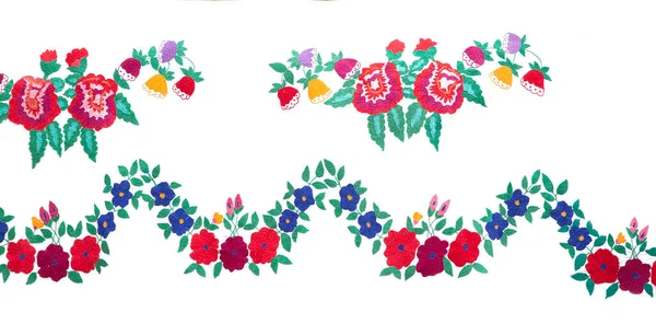 传统斯拉夫风格的Vyivka 从白色背景分离出来的织物上的乌克兰或白俄罗斯族花卉图案 — 图库照片