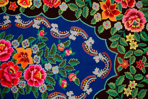 传统斯拉夫古代绣花床罩 织物上的乌克兰或白俄罗斯族图案 — 图库照片