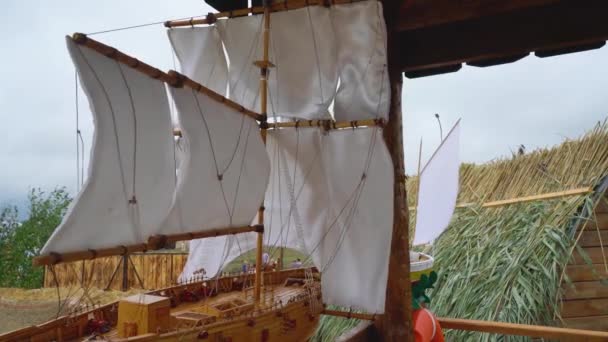 船模上的白帆 — 图库视频影像