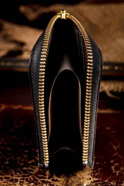 Leather Wallet Golden Zipper Close Dark Background — Stock Photo, Image