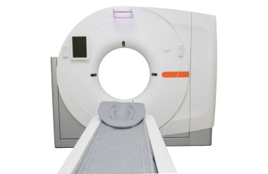 Tıbbi MRI makinesi beyaz arkaplanda izole edildi.