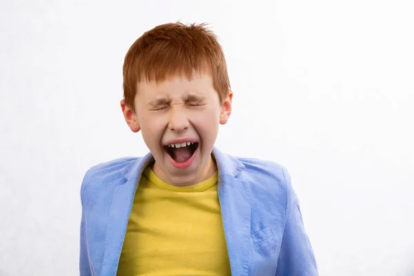 Child Angry Expression Boy Screams Closed His Eyes — Stock Photo, Image
