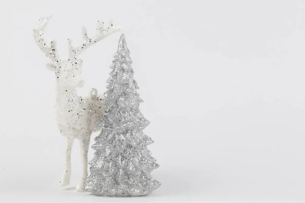 Приглушений Святковий Фон Сірому Тлі Срібна Ялинка Білий Різдвяний Олень — стокове фото