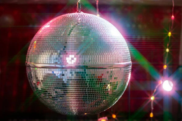 Disco Boll Med Ljusa Strålar Nattfest Bakgrund Foto Stockbild
