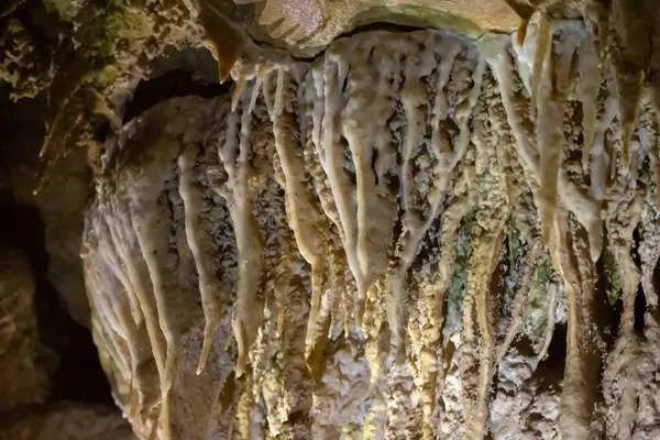 Grotta Carsica Incredibile Vista Stalattiti Stalagniti Illuminate Luce Intensa Una — Foto Stock
