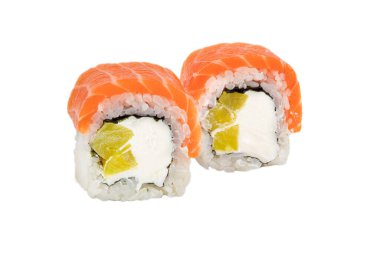 Sushi yakın plan beyaz arka planda izole edildi. Kırmızı balıklı suşi, alabalık, Philadelphia peyniri ve ananas. Japon restoran menüsü.