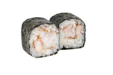 Sushi yakın plan beyaz arka planda izole edildi. Pirinç ve karidesli Norveç yosunlu suşi..