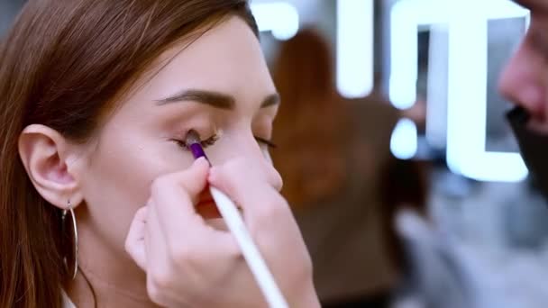 Beautiful Brunette Woman Tinted Eyelids Beauty Salon — Stockvideo