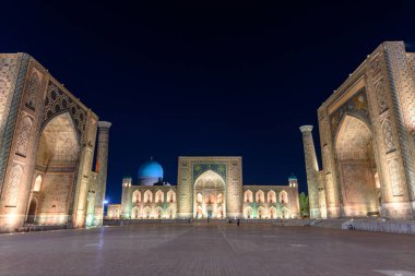 Semerkant, Özbekistan - 28 Ağustos 2023: Registan, antik şehrin kalbinde eski bir halk meydanı.
