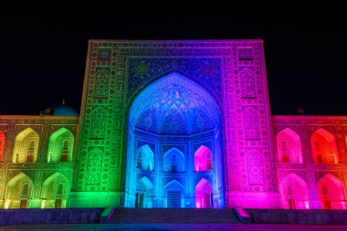 Semerkant, Özbekistan - 29 Ağustos 2023: Registan, antik kentin kalbinde eski bir halk meydanı.