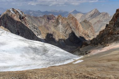 Yazın güneşli bir günde Tacikistan, Orta Asya 'da, Fan Dağları' nın Dağ Manzarası. Fan Dağları.