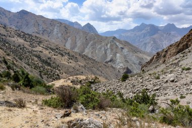 Yazın güneşli bir günde Tacikistan, Orta Asya 'da, Fan Dağları' nın Dağ Manzarası. Fan Dağları.