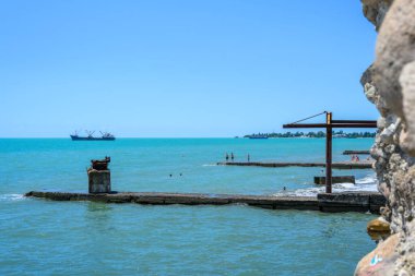 Sukhumi, Abhazya, Gürcistan - 22 Temmuz 2022: Güneşli bir yaz gününde şehir seti.