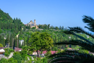 Yeni Athos, Abhazya, Gürcistan - 4 Temmuz 2022: Yeni Athos manastırı manzaralı manzara.