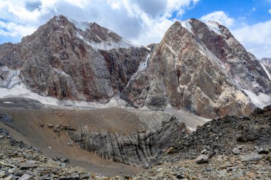 Yazın güneşli bir günde Tacikistan, Orta Asya 'da, Fan Dağları' nın Dağ Manzarası. Fan Dağları.