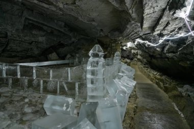 Kungur, Rusya - 28 Şubat 2024: Urallar 'daki Fantastik Kungur mağarası.
