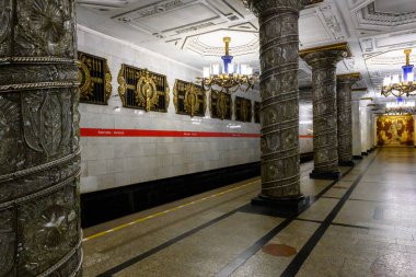 St. Petersburg, Rusya - 15 Eylül 2024: Avtovo, Saint Petersburg Metro 'nun Kirovsko-Vyborgskaya Hattı üzerinde dünyanın en güzel 12 metro istasyonu listesinde yer alan bir istasyondur..