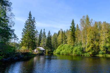 Sortavala, Rusya - 14 Eylül 2024, Ruskeala Şelalesi. Kuzey Rusya 'da, Karelia Cumhuriyeti' nde harika bir doğal park. Sortavala 'dan çok uzak değil..