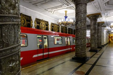 St. Petersburg, Rusya - 15 Eylül 2024: Avtovo, Saint Petersburg Metro 'nun Kirovsko-Vyborgskaya Hattı üzerinde dünyanın en güzel 12 metro istasyonu listesinde yer alan bir istasyondur..
