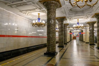 St. Petersburg, Rusya - 15 Eylül 2024: Avtovo, Saint Petersburg Metro 'nun Kirovsko-Vyborgskaya Hattı üzerinde dünyanın en güzel 12 metro istasyonu listesinde yer alan bir istasyondur..