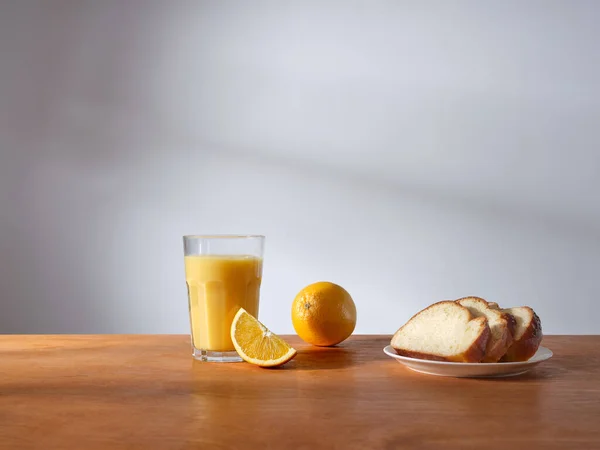 Breakfast Glass Fresh Pressed Orange Juice Some Slices Brioche Bread — Stock Photo, Image
