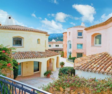 Bulutlu bir günde Porto Cervo 'nun ayrıntıları