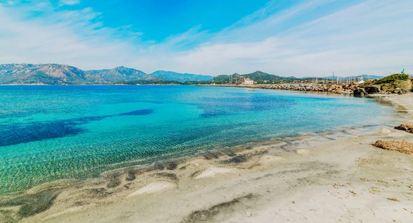 Mavi su Fortezza Vecchia shore, Villasimius içinde. Sardunya, İtalya
