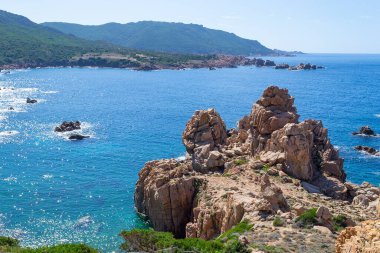 Kayalık sahil Costa Paradiso içinde. Sardunya, İtalya