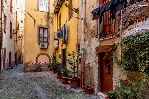 Malerische Ecke Der Altstadt Von Bosa Sardinien Italien lizenzfreie Stockfotos